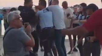 Zabıta memurunu darbeden dilenci 2 kadın tutuklandı