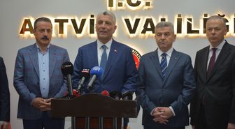 Bakan Bolat: Sarp Gümrük Kapısı'ndan geçişler her geçen gün artmakta