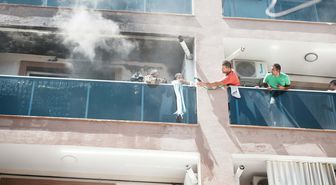 Binadaki yangında mahsur kalan 4'ü çocuk, 10 kişi kurtarıldı