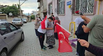 Dünya üçüncüsü milli güreşçi, baba ocağında coşkuyla karşılandı