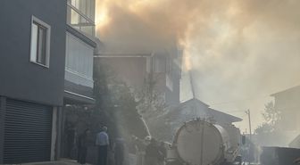 Düzce'de 2 katlı evde çıkan yangın söndürüldü