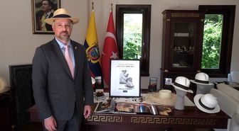 Ekvador Büyükelçisi Vintimilla Vega’nın şapka koleksiyonunda Atatürk'e vefa