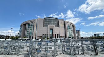 Gazeteci Cem Küçük tutuklama istemiyle hakimliğe sevk edildi