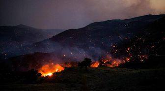 Girit Adası'nda çıkan büyük çaplı orman yangını sürüyor: 8.000 kişiyi tahliye edildi