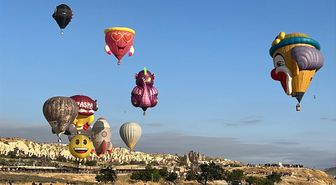 Kapadokya’da figürlü balonlar, gökyüzünü renklendirdi