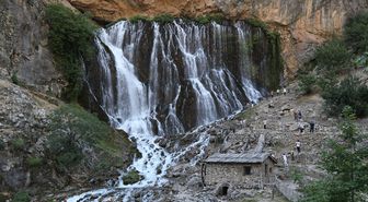 Kapuzbaşı Şelaleleri'ndeki asırlık değirmen ziyaretçilerin fotoğraflarını renklendiriyor