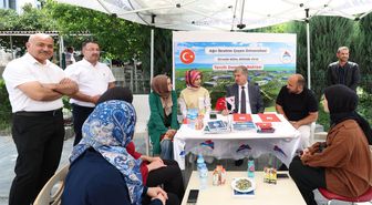 Rektör Prof. Dr. İlhami Gülçin, Ağrı Cumhuriyet Caddesi'nde üniversite adaylarına rehberlik etti