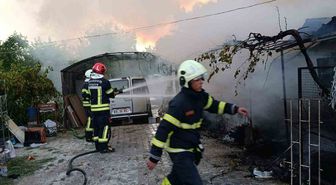 Bağ evi yangınında ev küle döndü, otomobil zarar gördü
