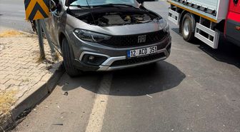 Bingöl'de iki otomobilin çarpıştığı kazada 3 kişi yaralandı