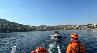 Bodrum’da su alan ve içerisinde 4 kişinin bulunduğu tekne kurtarıldı