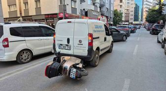 Eskişehir’de korkutan kaza: Motosiklet, hafif ticari aracın altına girdi