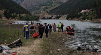 Gümüşhane'de baraj göletine devrilen pikabın sürücüsü öldü