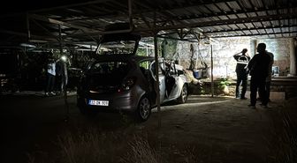 Otoparktaki otomobilde meydana gelen patlamada 2 kişi yaralandı