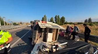 Tarım işçilerini taşıyan minibüs devrildi: 2'si ağır 14 yaralı