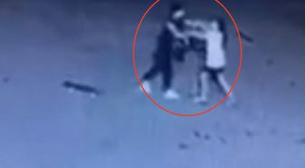 11 yaşındaki çocuğu site bahçesinde darbetti; olay kamerada