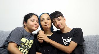 3 çocuk annesi, 11 yılda 35 ameliyat geçirdi; son ameliyatı olmazsa dili alınacak