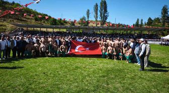 Ahmet Ayık anısına düzenlenen Karakucak Güreşleri nefes kesti