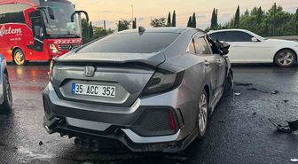 Bahçelievler E5’te kazaya karışan otomobil alev alev yandı