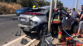 Balıkesir'de kamyon ile otomobilin çarpışması sonucu 1 kişi öldü, 2 kişi yaralandı