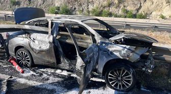 Bilecik’te otomobil bariyere çarpıp alev aldı: 3 astsubay yaralandı