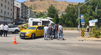 Bingöl'de taksi ile otomobilin çarpıştığı kazada 1 kişi yaralandı