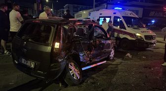 Bursa'da iki otomobilin çarpıştığı kazada 7 kişi yaralandı