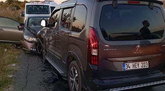 Edirne’de otomobil ile hafif ticari araç kafa kafaya çarpıştı: 2 yaralı