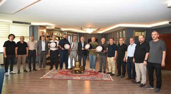 Elazığ Ticaret Borsası’nda emek veren meclis üyelerine teşekkür plaketi