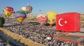 Kapadokya Balon Festivali, figürlü balonların gösteri uçuşuyla sona erdi