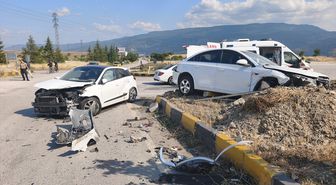 Karabük'te iki otomobilin çarpıştığı kazada 7 kişi yaralandı