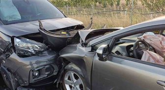 Keşan’da hafif ticari araç ile otomobil çarpıştı: 2 yaralı