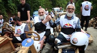 Rize'de '16. Geleneksel Red Bull Formulaz Tahta Araba Yarışları' düzenlendi