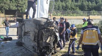 Uşak'ta devrilen otomobildeki 1 kişi öldü, 3 kişi yaralandı
