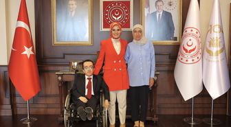 Bakan Göktaş, cam kemik hastalığıyla mücadele eden Dr. Hamza Mesut Ağır'ı ağırladı