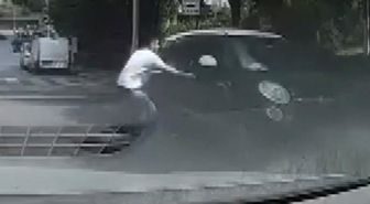 Yokuştan kayan aracı fark edip otomobilinden inerek koştu, kaputundan tutarak durdurdu