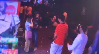 Beyoğlu'nda bir şahsın cebinden telefon çalan şüpheli kısa sürede yakalandı