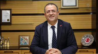 Derince Belediye Başkanı Sertif Gökçe ve 18 meclis üyesi CHP'den istifa ederek Yeni Parti'ye katıldı