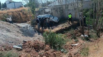 Erciş’te hafif ticari kamyonet takla attı: 4 yaralı