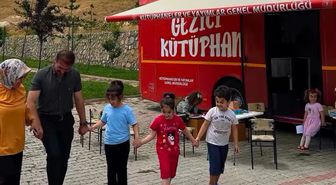 Gezici Kütüphane Gökçedere'de Çocuklarla Buluştu