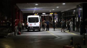 İzmir'de motosiklet bariyerlere çarptı: 1 ölü, 1 ağır yaralı