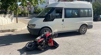 Karaman'da minibüs-motosiklet kazası: 2 yaralı
