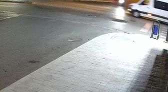 Kartepe'de Minibüs Motosiklete Çarptı: Sürücü Metrelerce Sürüklendi