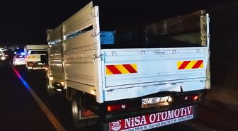 Şanlıurfa'da tır ile kamyonetin çarpıştığı kazada 8 kişi yaralandı