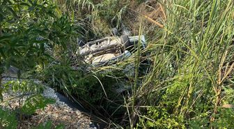 Manavgat'ta Otomobil Dereye Uçtu: Sürücü Yaralandı