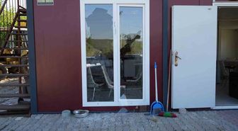 Maskeli Saldırgan Kooperatifin Camlarını Kırdı