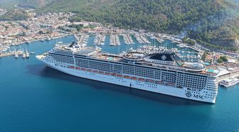 Marmaris'e dev kruvaziyer ile 4 bin 140 turist geldi