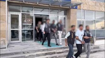 Sahte araç kiralama siteleriyle 80 milyon TL dolandıran 5 şüpheli tutuklandı