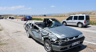 Vezirköprü'de kamyonet-otomobil çarpıştı: 6 yaralı