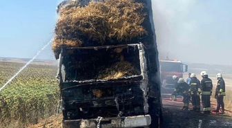 Balya Yüklü Kamyon Alevlere Teslim Oldu