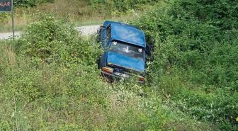 Sinop'ta Otomobil Şarampole Devrildi: 2 Yaralı